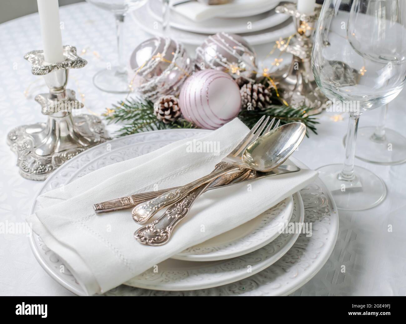 Christmas table setting with silver decorations Stock Photo - Alamy