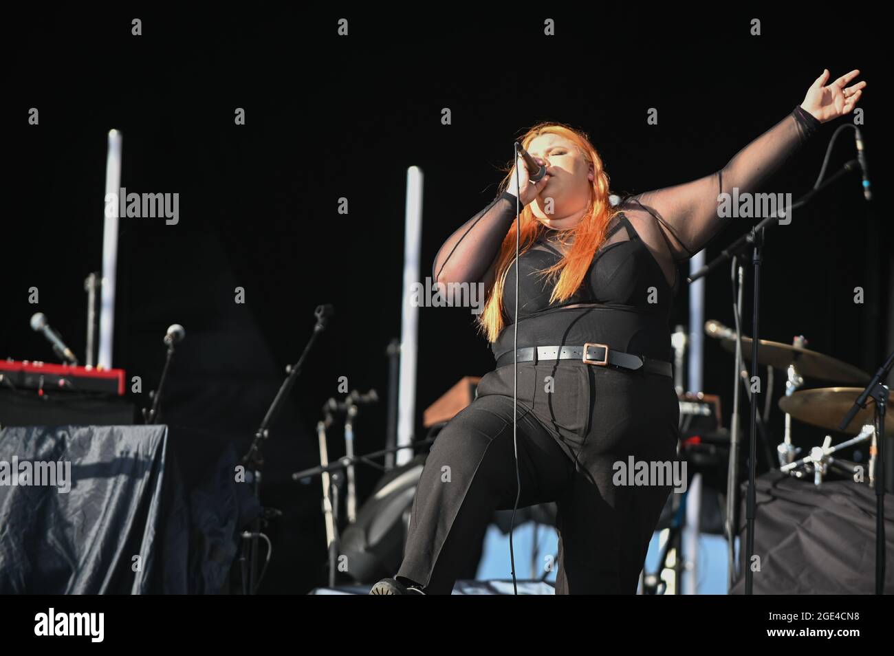 Bang Bang Romeo Performing Live at Doncaster Racecourse Stock Photo