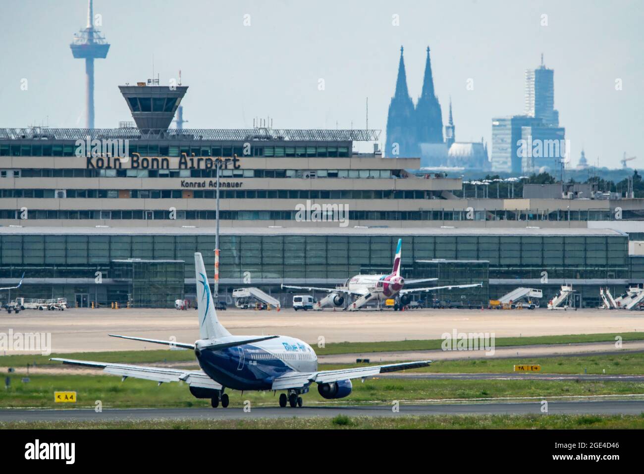 Cologne-Bonn Airport, CGN, Romanian Airline, Blue Air, Boeing 737-500, after landing, skyline, Cologne Cathedral, Cologne, NRW, Germany Stock Photo