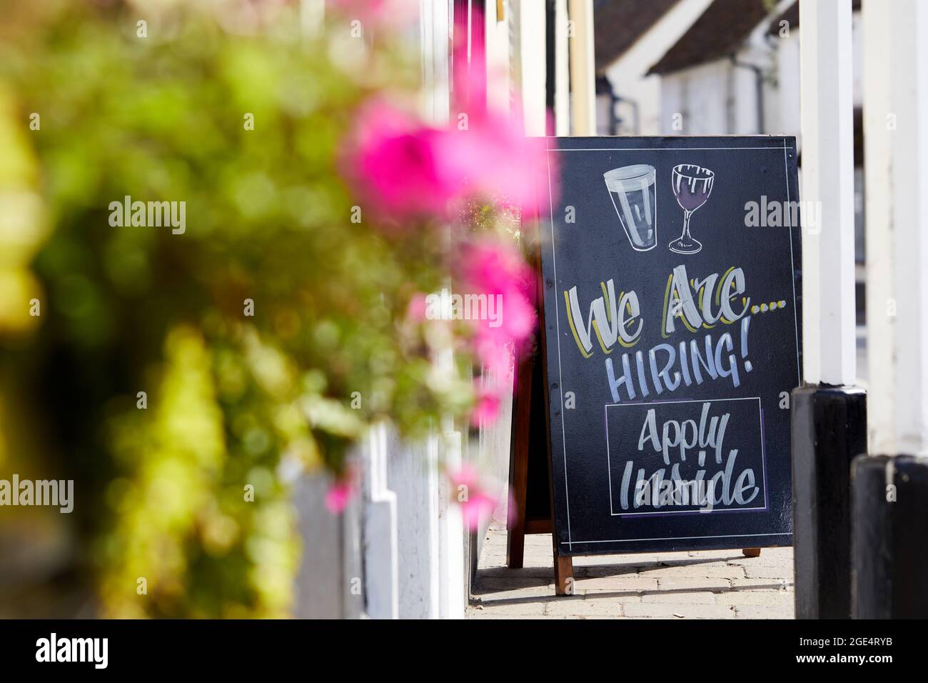Fordingbridge, U.K. - 15 Aug 2021: Hospitality venues have been struggling to recruit staff after the coronavirus pandemic such as this Hampshire pub, which has displayed an outside board for several weeks. Stock Photo