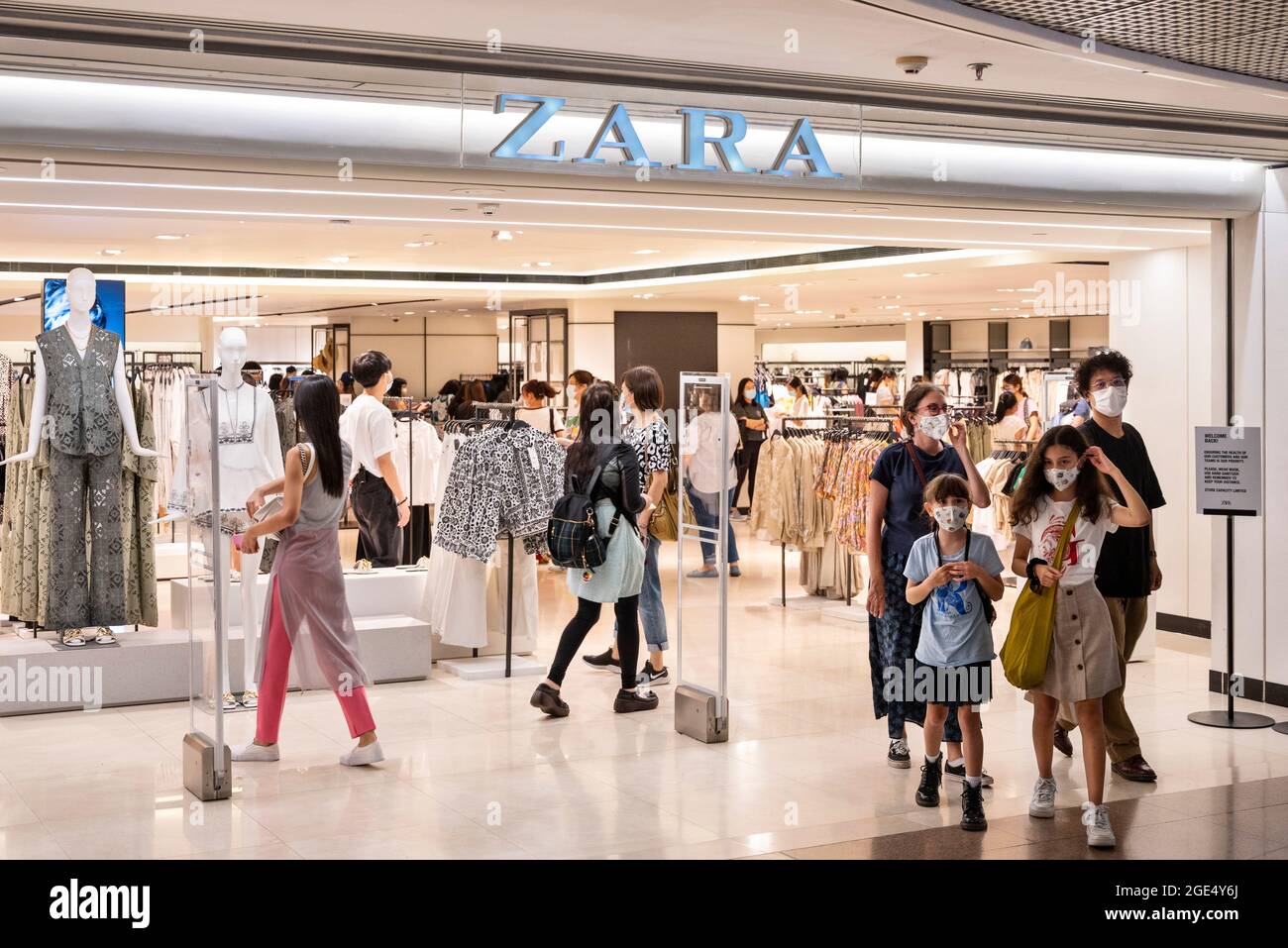 Hong Kong, China. 15th Aug, 2021. Shoppers are seen at the Spanish  multinational clothing design retail