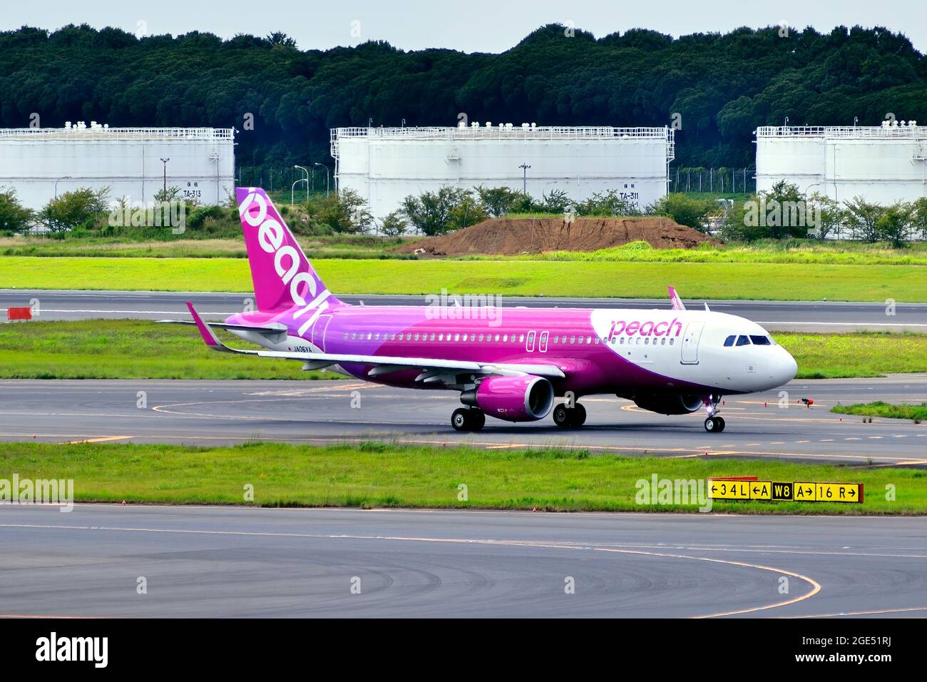Peach Aviation, Airbus, A320 CEO, WL, JA06VA, Taxi to TO, Tokyo Narita Airport, Chiba, Japan Stock Photo