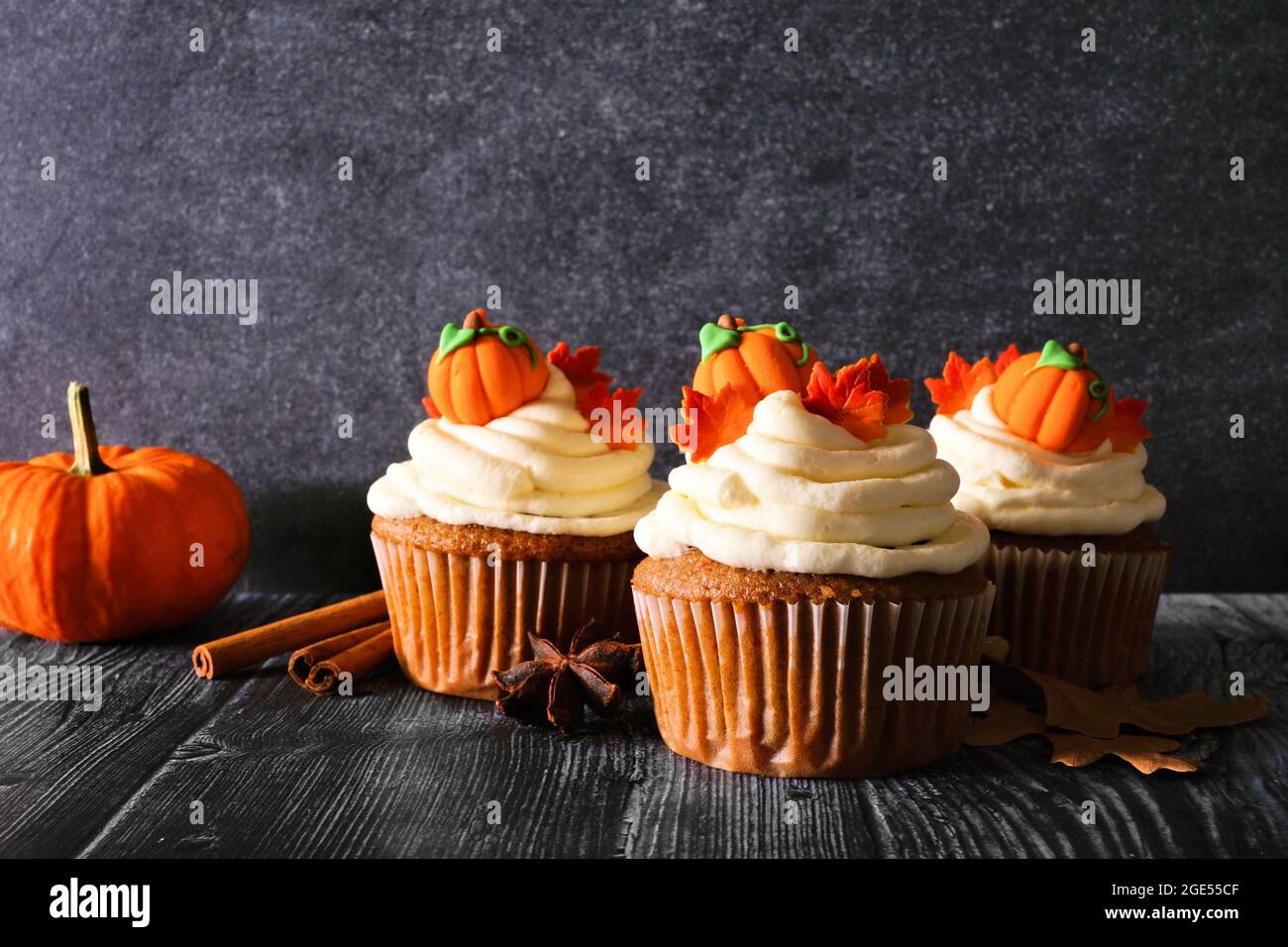 Fall pumpkin spice cupcakes with creamy frosting and autumn toppings ...