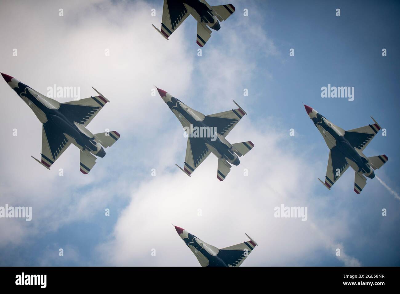 United States Air Force Air Demonstration Squadron Thunderbirds Perform For The Thunder Over Michigan Air Show Aug 7 21 In Ypsilanti Michigan The Five Card Loop Is Performed By The Diamond Formation