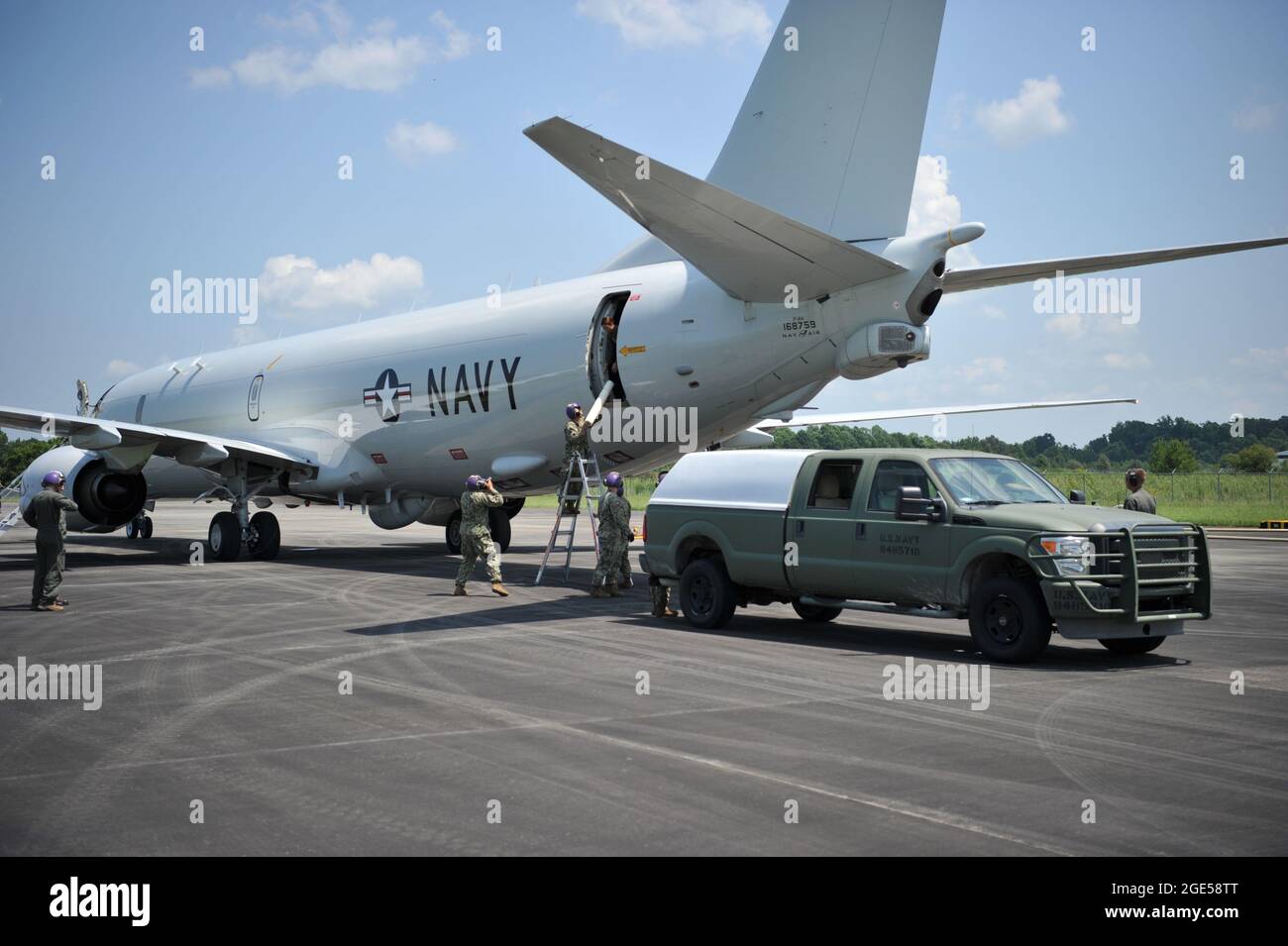 Sailors from Navy Cargo Handling Battalion ONE transfer sonobuoys to a Navy P-8 Poseidon, from Patrol and Reconnaissance Squadron (VP) 16 at a forward arming and refueling point (FARP) operated by Marines from Marine Wing Support Squadron 271 Aviation Mobility Company, FARP Platoon, demonstrating the integration of force capabilities at Kinston, N.C. as part of Large-Scale Exercise (LSE 2021), Aug. 12, 2021. LSE 2021 demonstrates the Navy’s ability to employ precise, lethal, and overwhelming force globally across three naval component commands, five numbered fleets, and 17 time zones. LSE 2021 Stock Photo