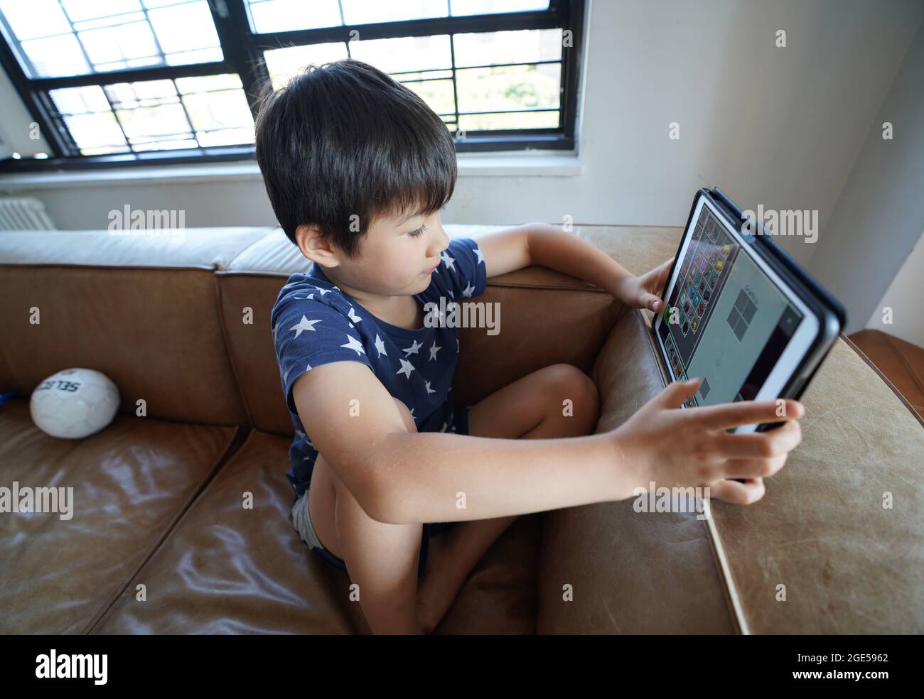 boy on ipad Stock Photo - Alamy