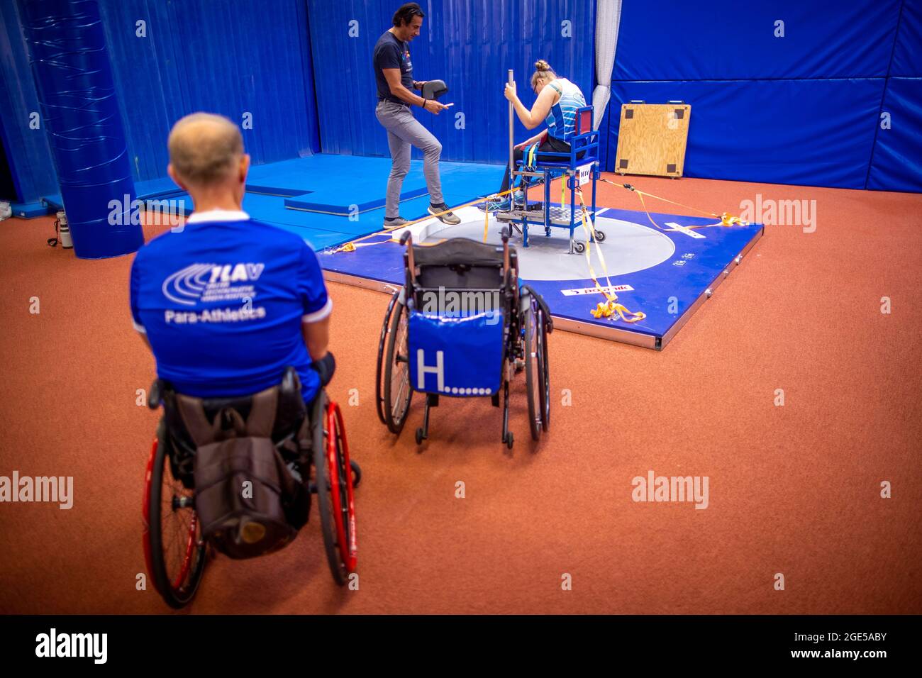 Rostock, Germany. 11th Aug, 2021. Christian Schenk, Olympic decathlon  champion in Seoul in 1988, trains as a state coach for para-athletes in  Mecklenburg-Vorpommern with Hanna Wichmann and Raimund Spicher from 1.LV  Rostock