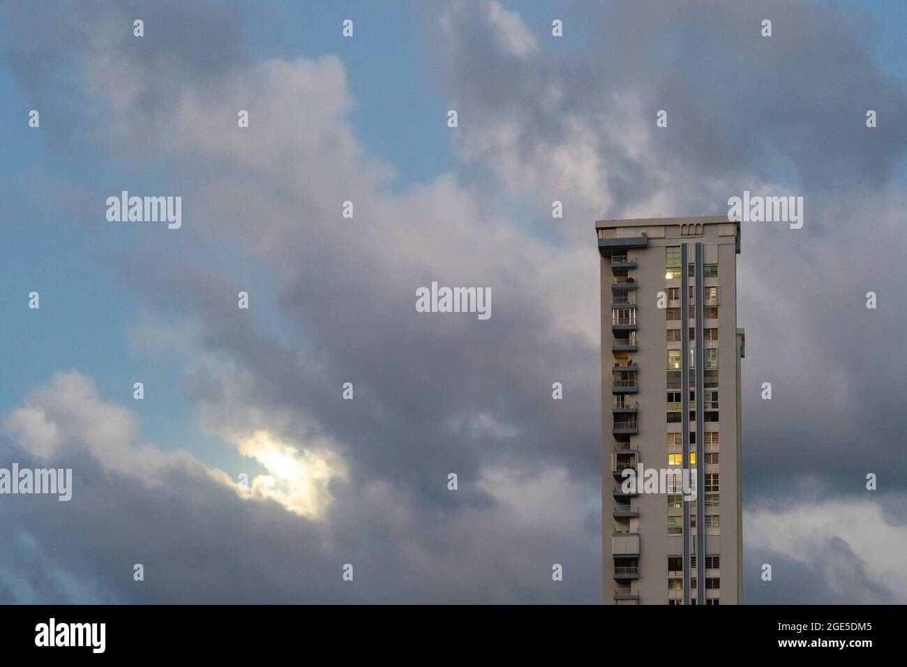 High rise tall modern contemporary outdoors hi-res stock photography ...