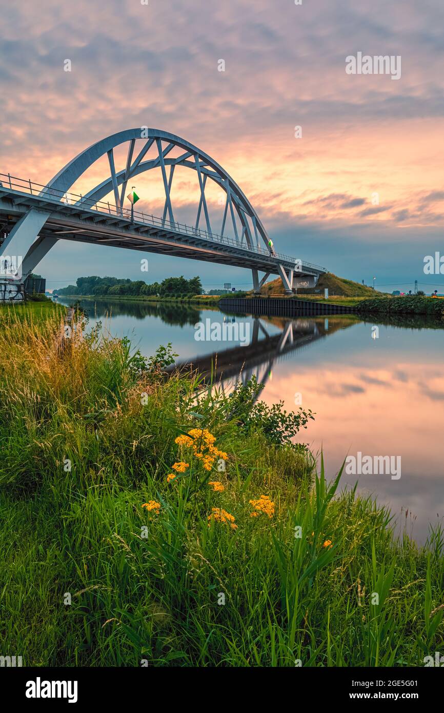 The Walfridus Bridge, on the edge of the De Hoogte industrial estate, is a railway bridge north of Groningen over the Van Starkenborgh Canal and the N Stock Photo
