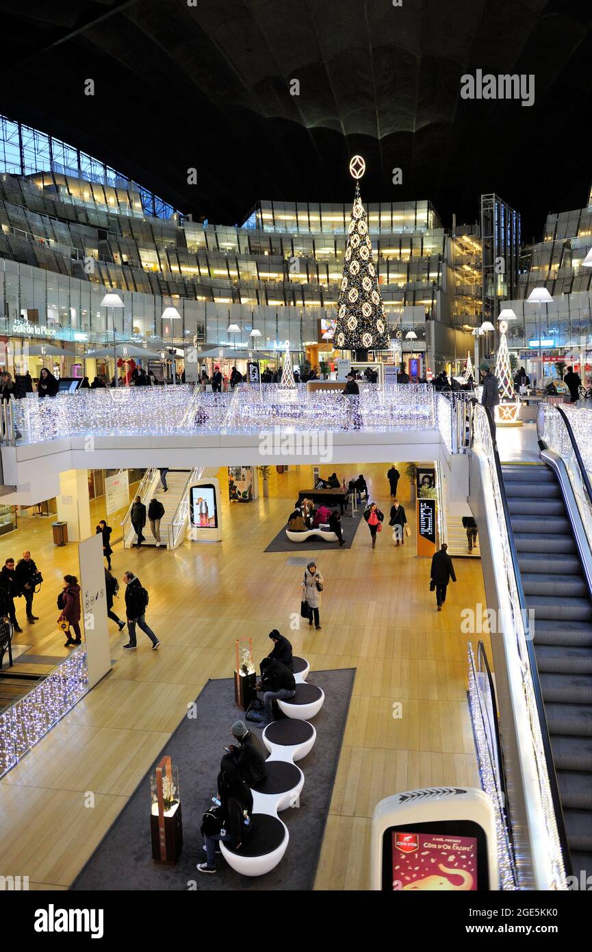 France shopping mall interior hi-res stock photography and images - Alamy