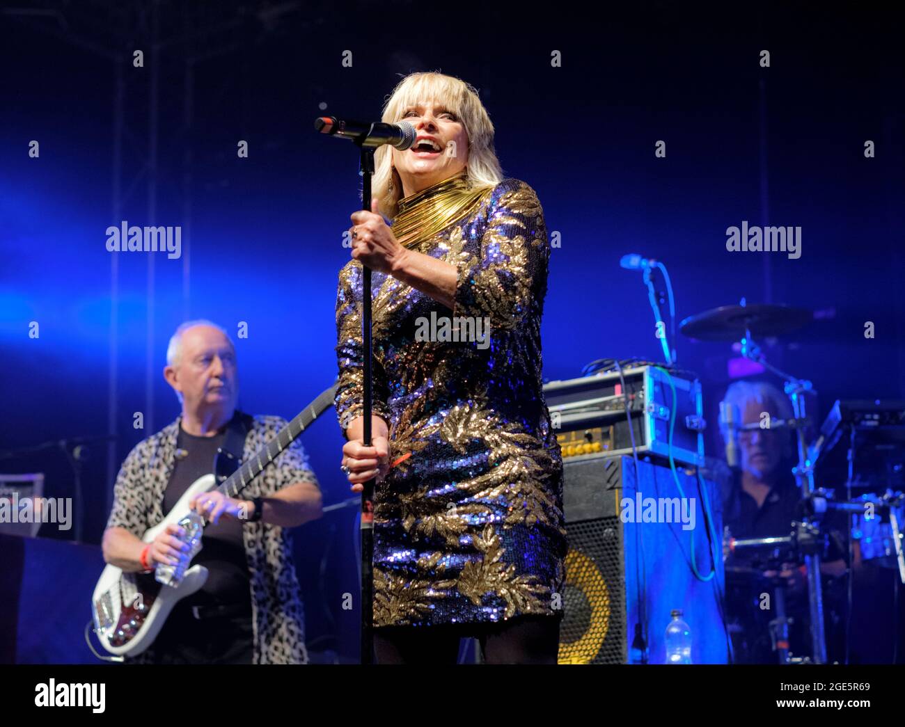 Toyah Willcox performing with the SAS Band (Spike's All Stars) at ...