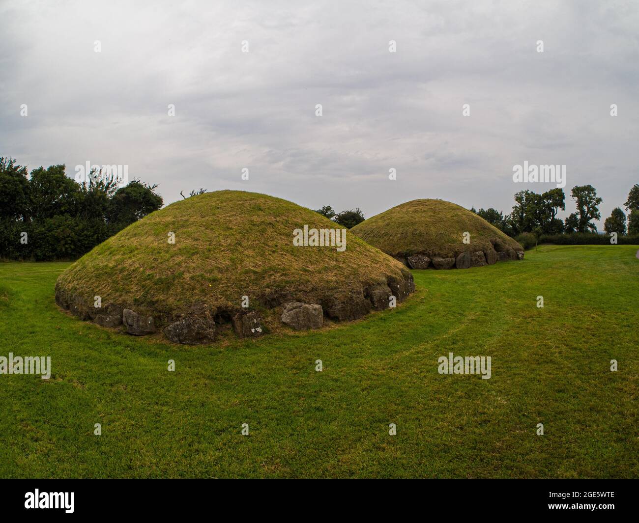 Neolithic passage grave, Knowth,Unesco world heritage sight, prehstoric Bru na Boinne, Donore, County Meath, Ireland Stock Photo