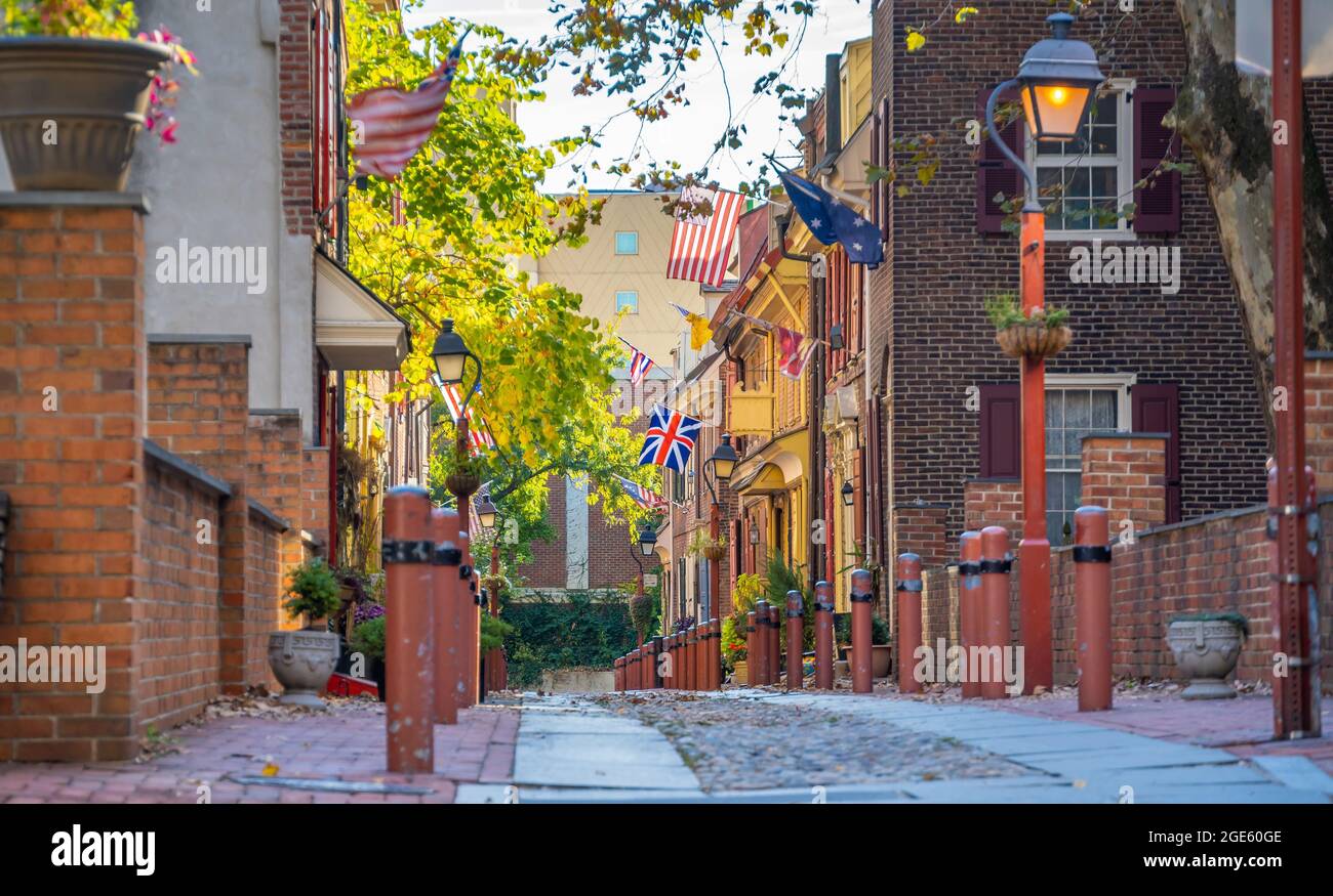The historic old city in Philadelphia, Pennsylvania. Elfreth's Alley, referred to as the nation's oldest residential street, dating to 1702 Stock Photo