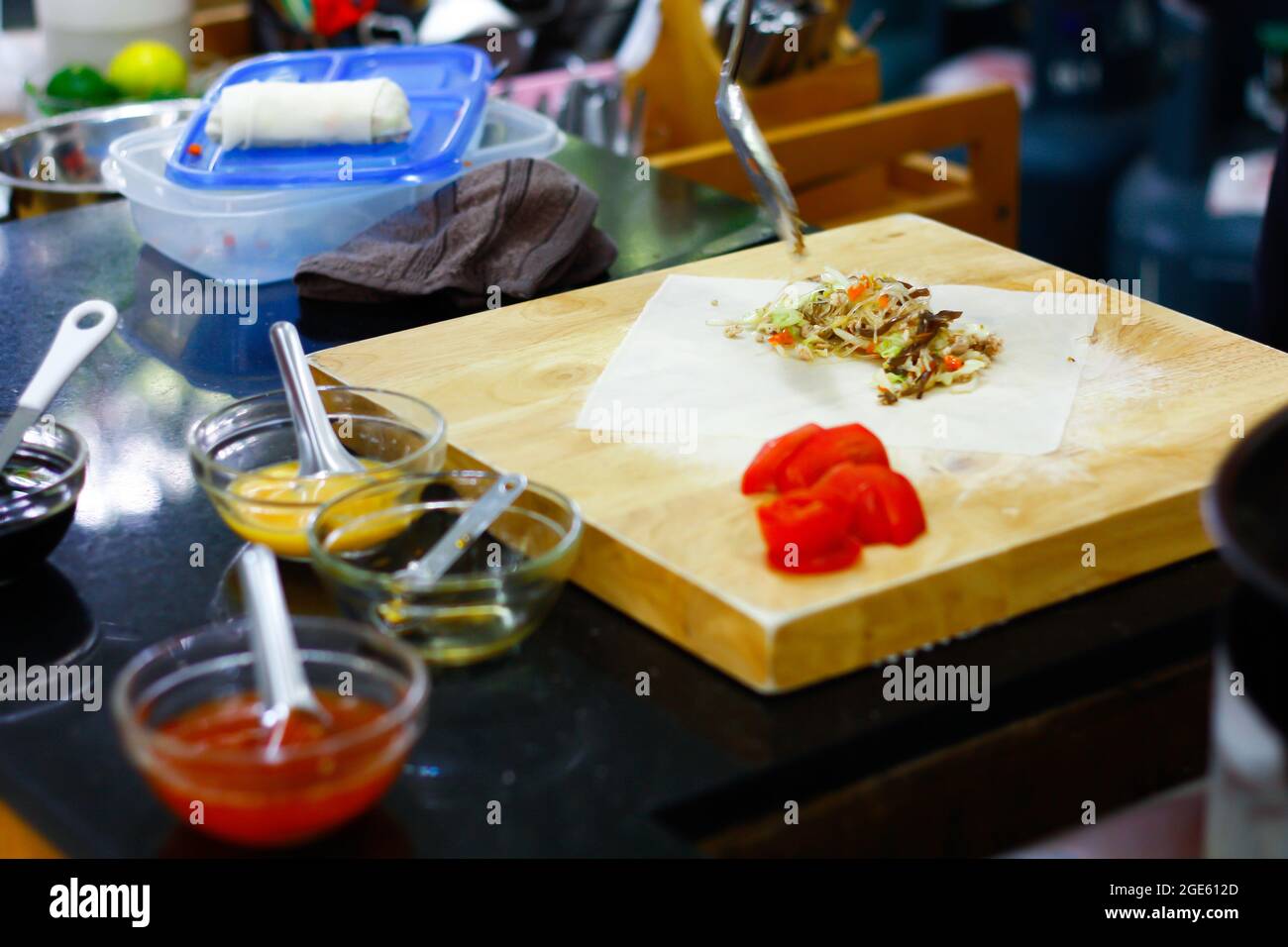 Food around chopping board hi-res stock photography and images - Alamy