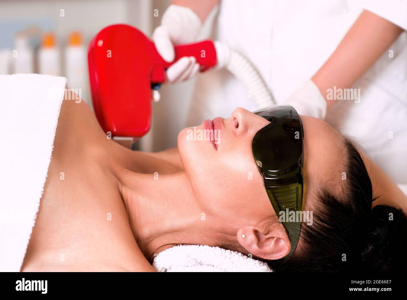 Armpits hi-res stock photography and images - Page 10 - Alamy