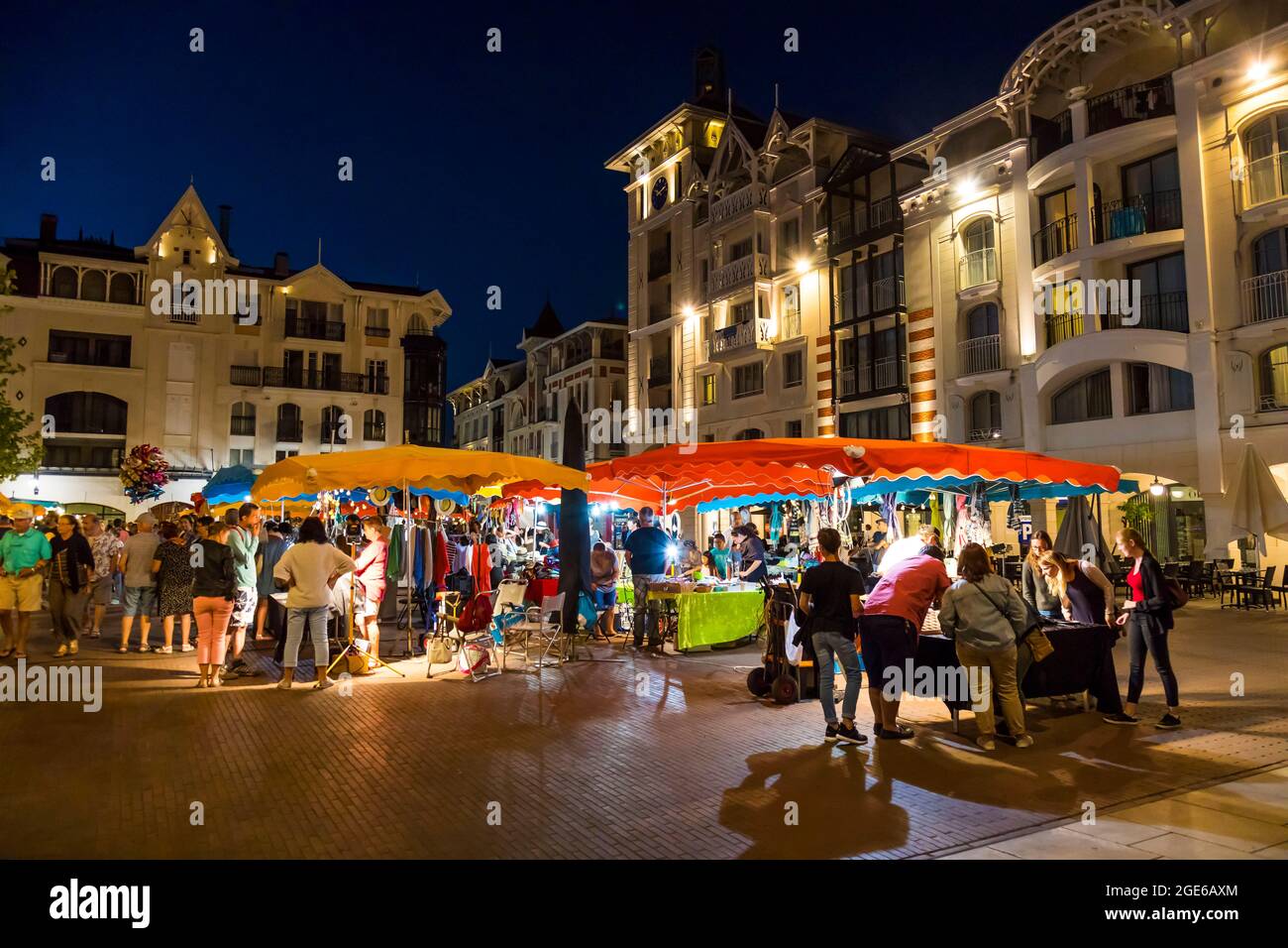 Arcachon (south western France): night market in summer in “Place des Marquises” square, in the town centre Stock Photo