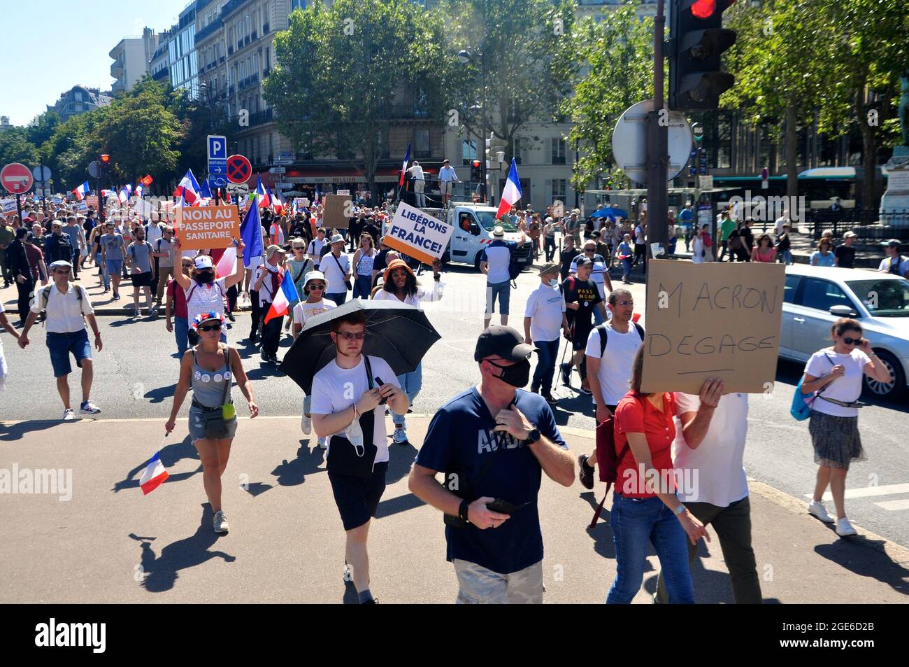 PARIS, FRANCE. 14 AUGUST 2021. Pro-freedom and anti-health pass protest. Protesters marched from Place de Catalogne in the Montparnasse neighborhood t Stock Photo