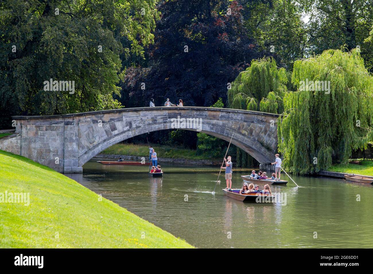 King's College bridge and punting along the river Cam, Cambridge Stock Photo