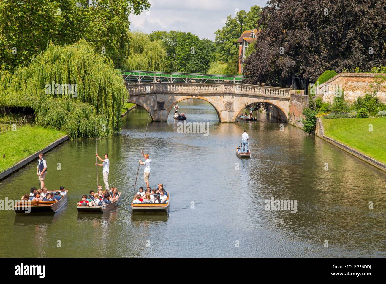 Punting on the river Cam behind King's College, Cambridge Stock Photo