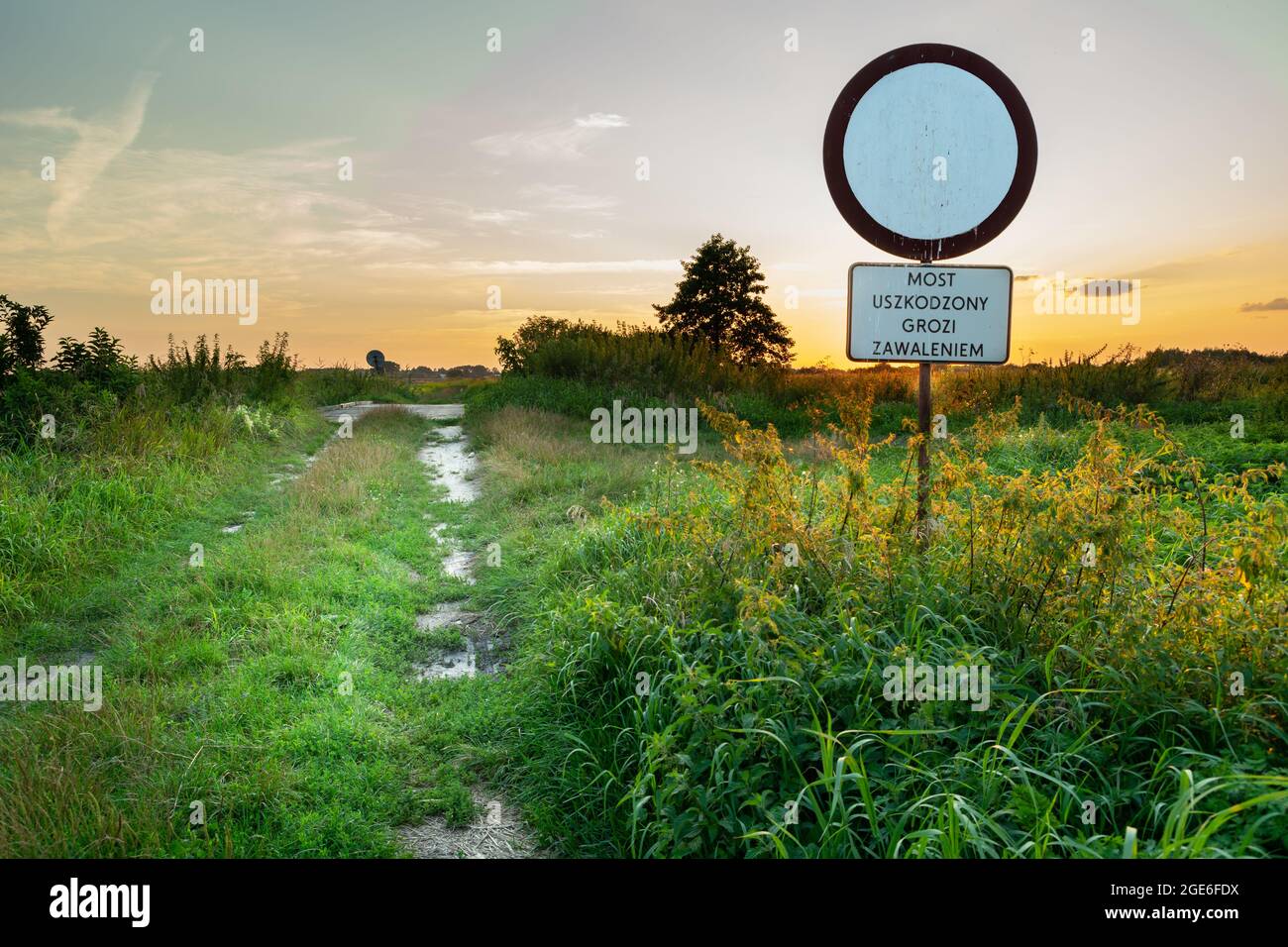 Sign by the road - A damaged bridge may collapse, Czulczyce, Poland Stock Photo