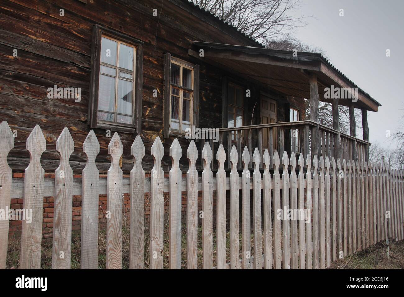 Old house and old fence. House in the village Stock Photo - Alamy