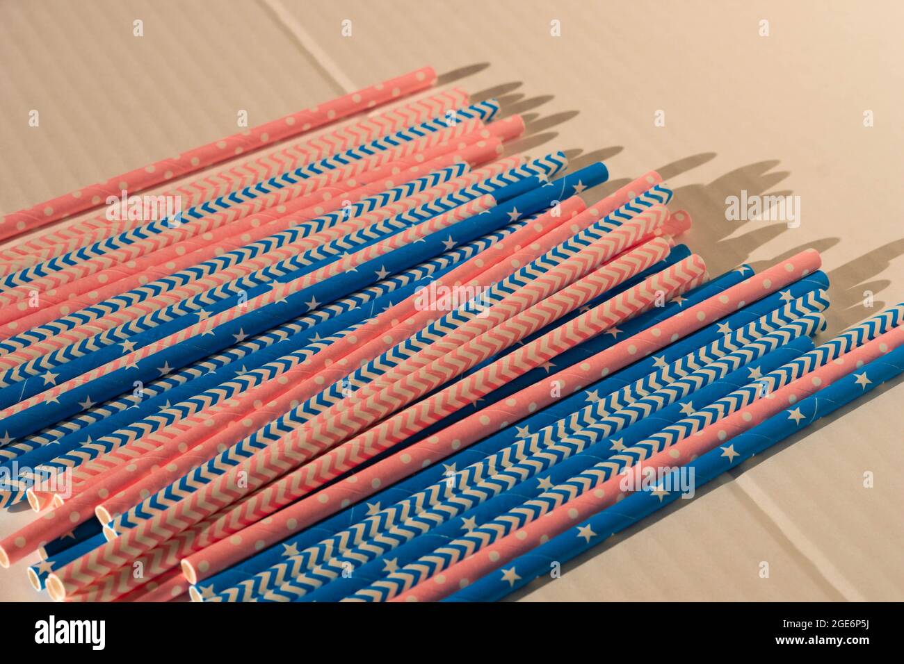 https://c8.alamy.com/comp/2GE6P5J/color-straws-for-gender-reveal-party-birth-child-baby-shower-concept-boy-or-girl-pink-and-blue-2GE6P5J.jpg