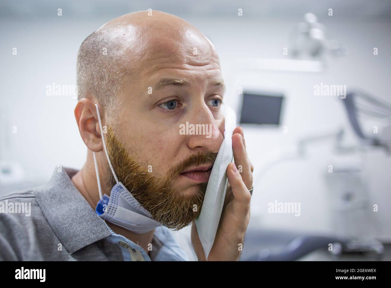 Check to the cheek hi-res stock photography and images - Alamy