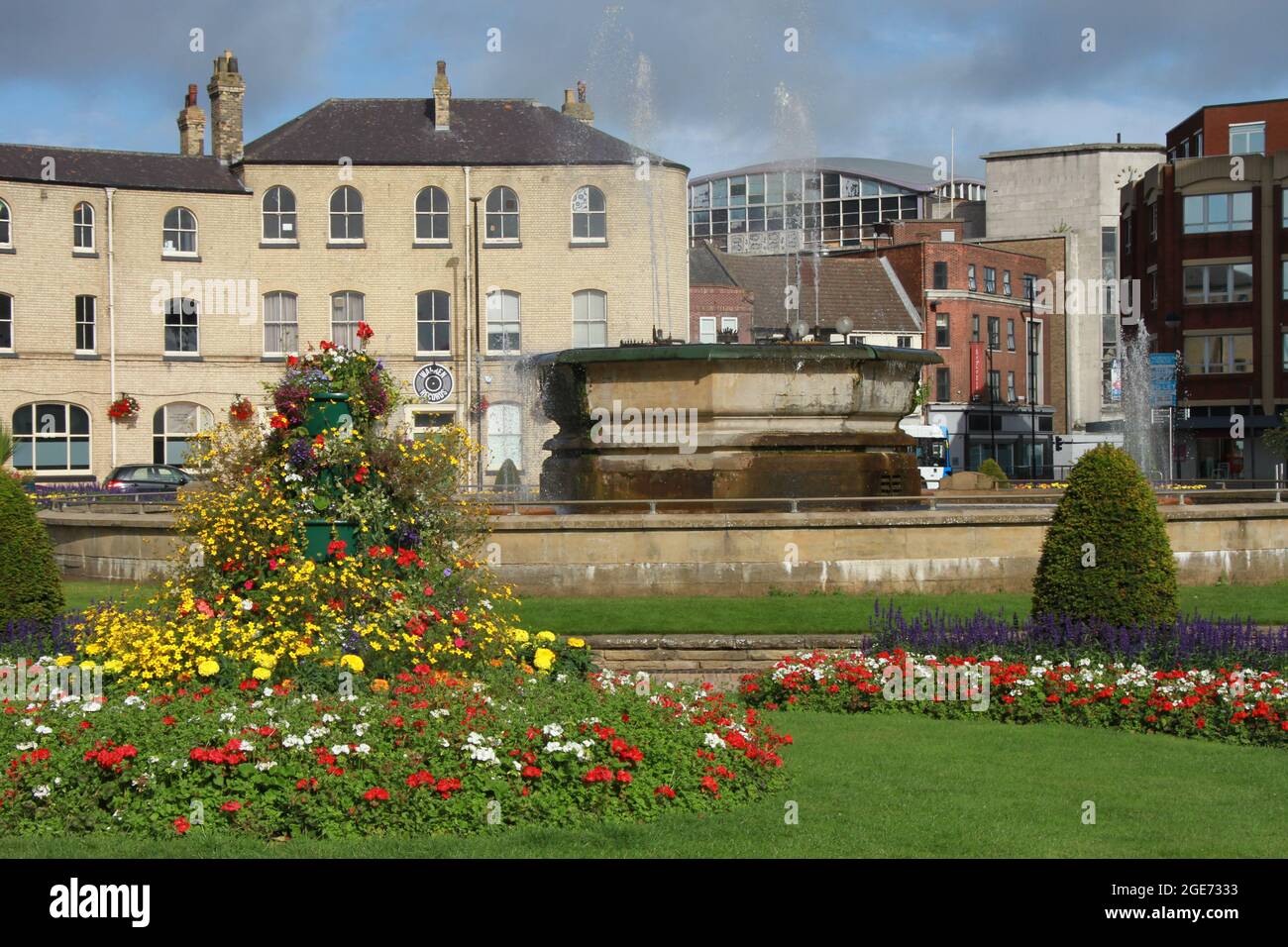Formal gardens at Queens Gardens, Hull city centre Stock Photo Alamy