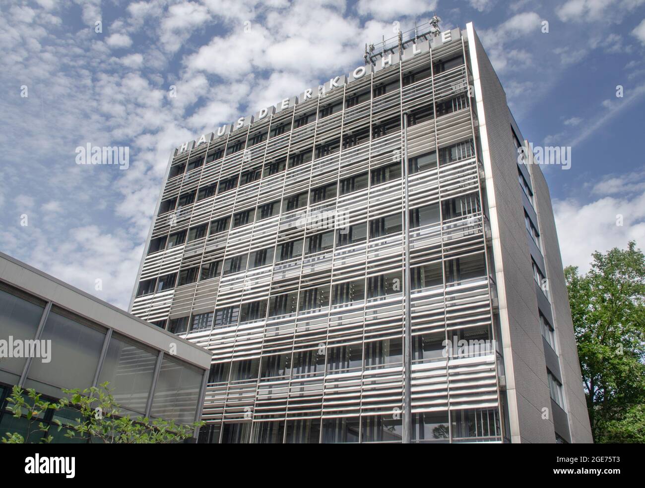 Aachen-Das Haus der Kohle wurde 1964 vom Architekten Siegfried Reitz erbaut. Es zählt zu den wenigen „qualitätsvollen“ Bauten der 60er Jahr Stock Photo
