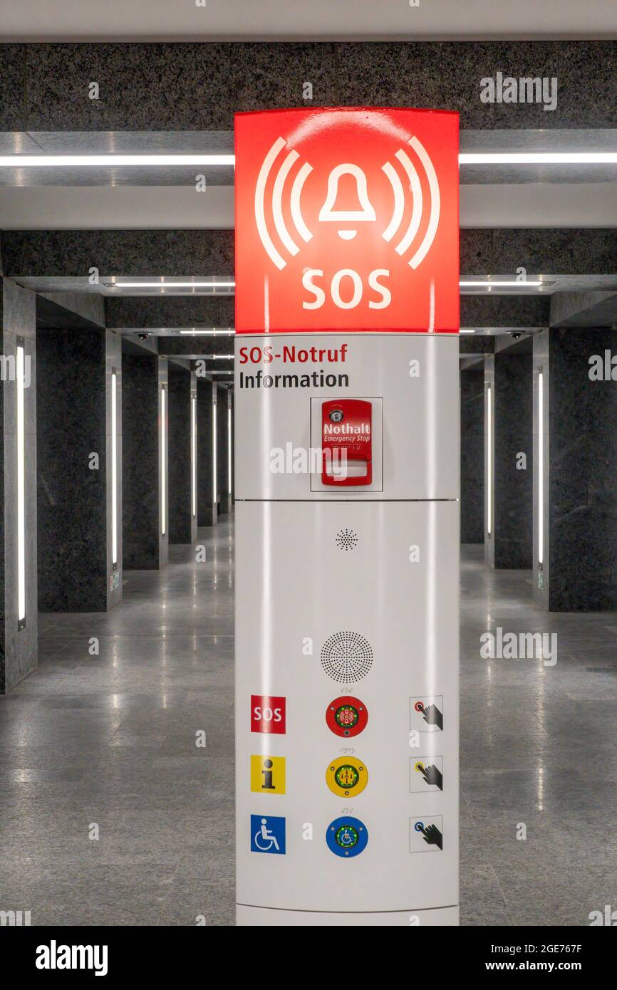 SOS-Notruf-Säule im neuen U- Bahnhof Museumsinsel der Linie U5, SOS Symbol, Berlin, Deutschland, Europa Stock Photo