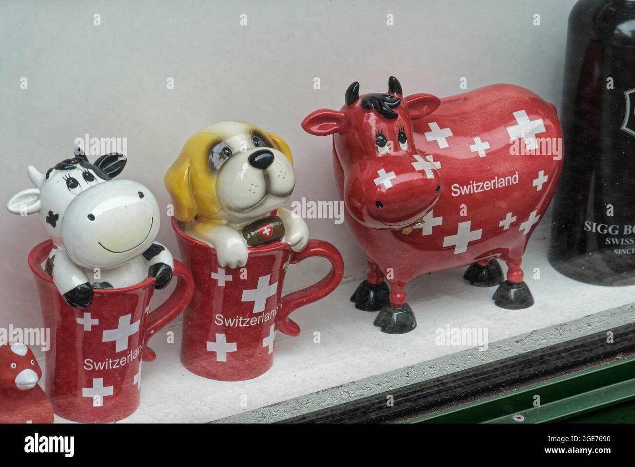 Souvenir shop, Schweizer Kreuz, Schweizer Kuh, Symbol, Luzern, Schweiz Stock Photo