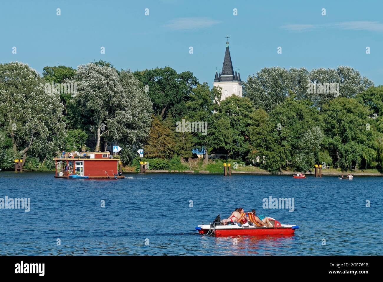 Boote auf der Spree,  Sommerwetter in Berlin,  Berlin Stock Photo