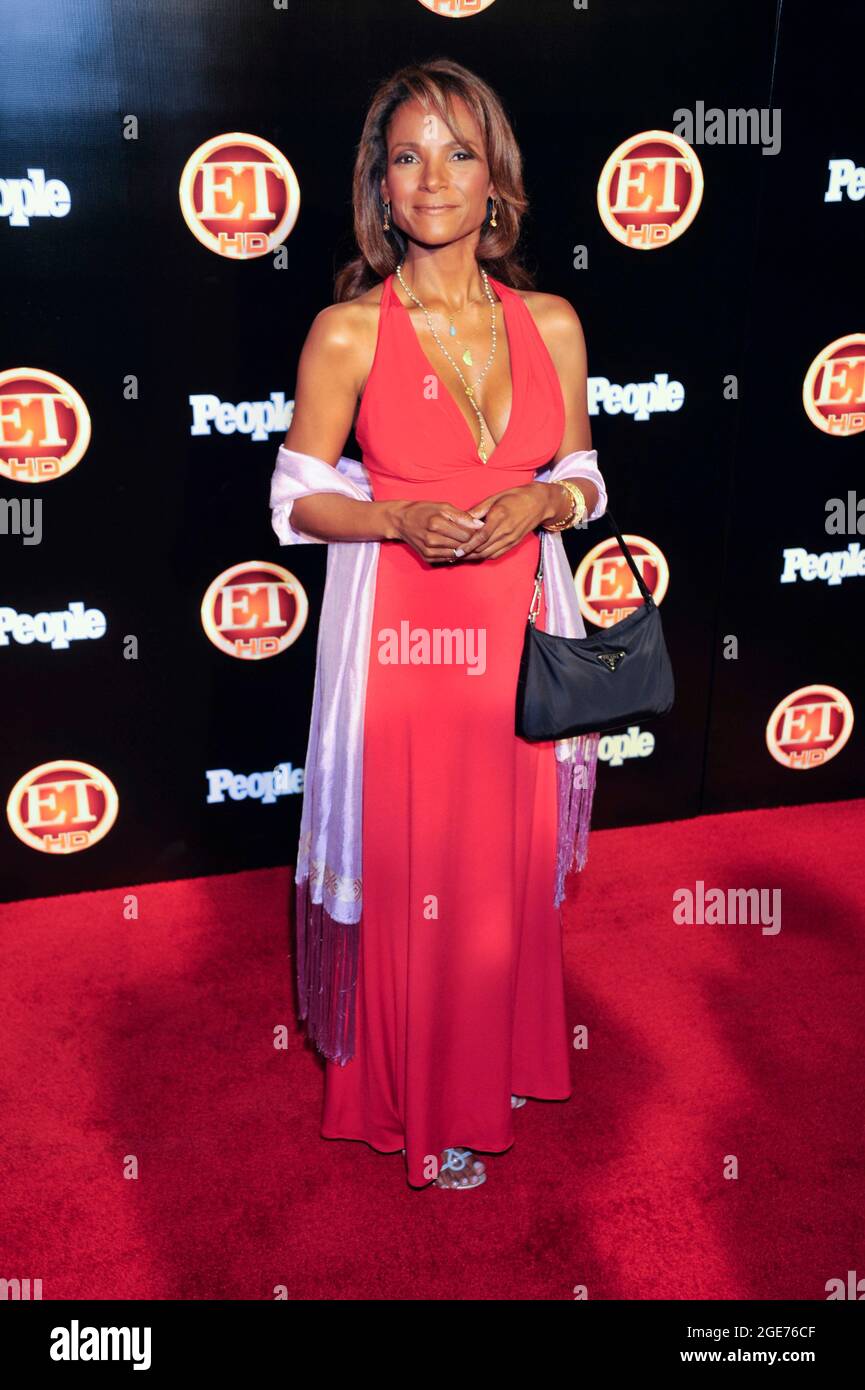 Dr. Lisa Masterson attends arrivals for Entertainment Tonight and