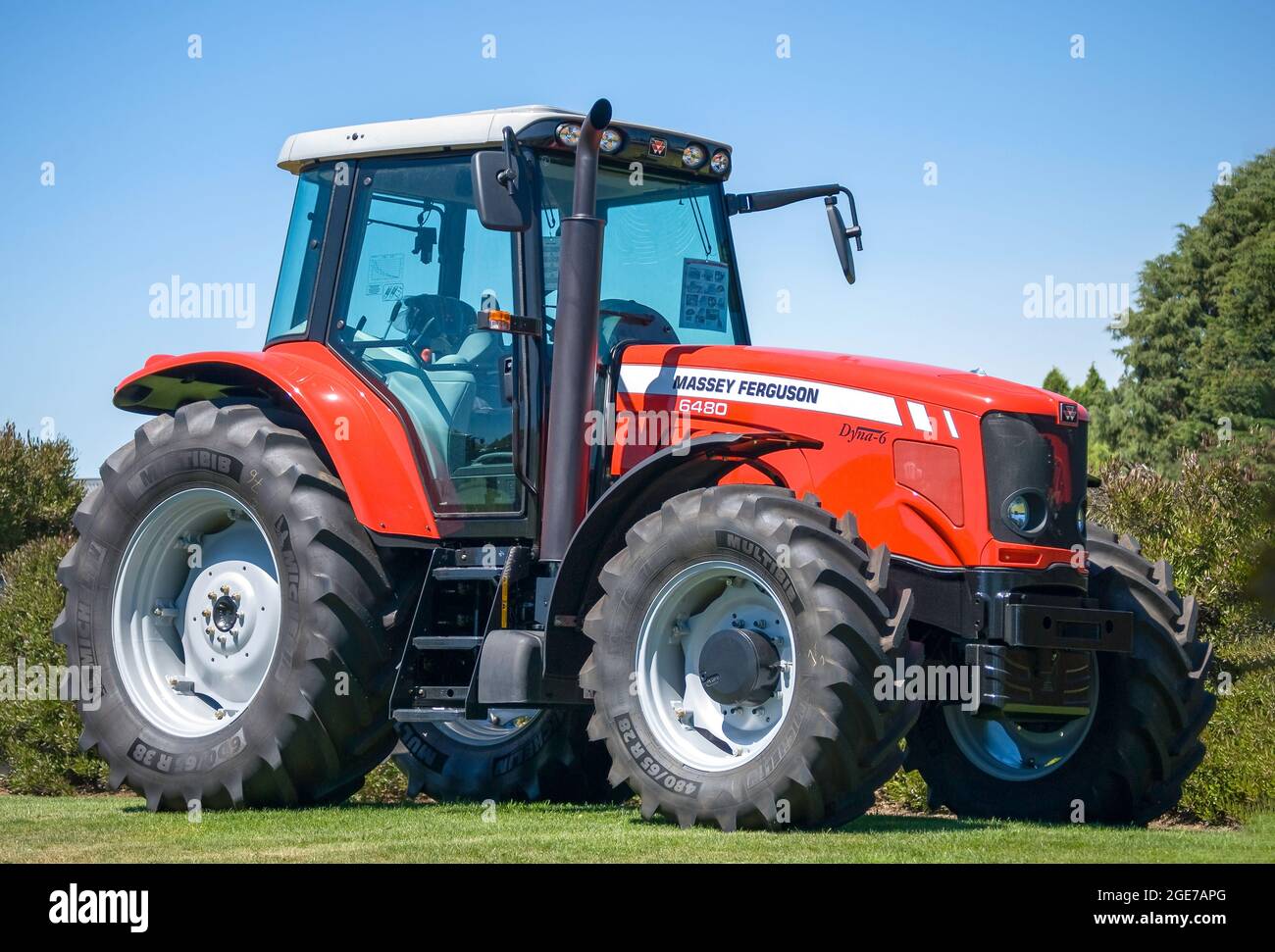 Massey Ferguson 6480 dyna 6 Tractor, Main South Road, Hornby, Christchurch, Canterbury, New Zealand Stock Photo
