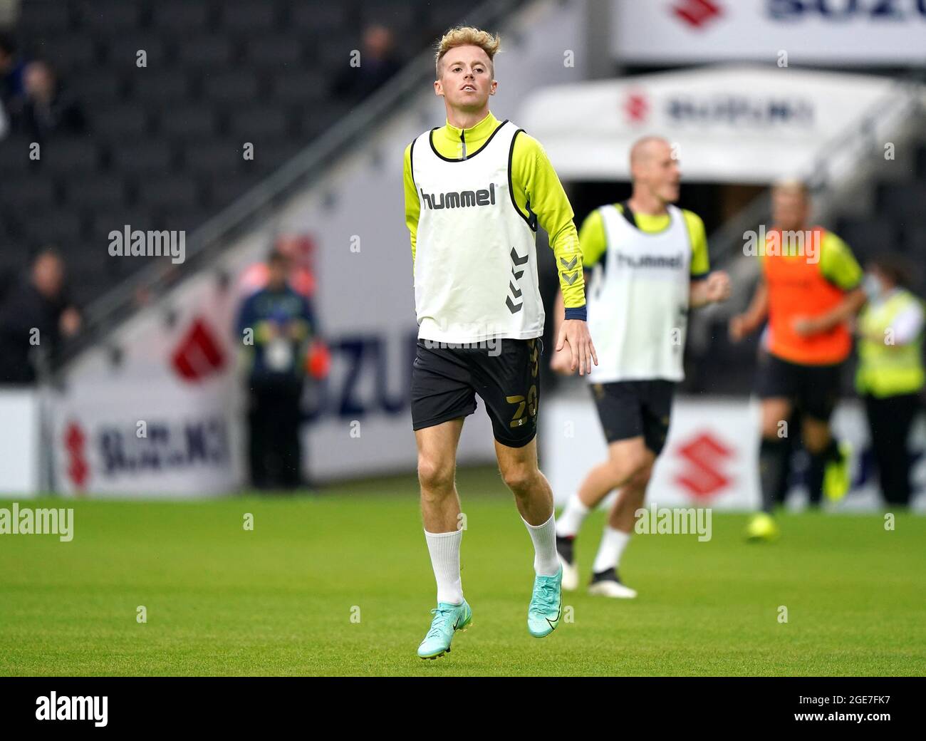 Charlton Athletic's Charlie Kirk warming up prior to kick-off during the Sky Bet League One match at Stadium MK, Milton Keynes. Picture date: Tuesday August 17, 2021. Stock Photo