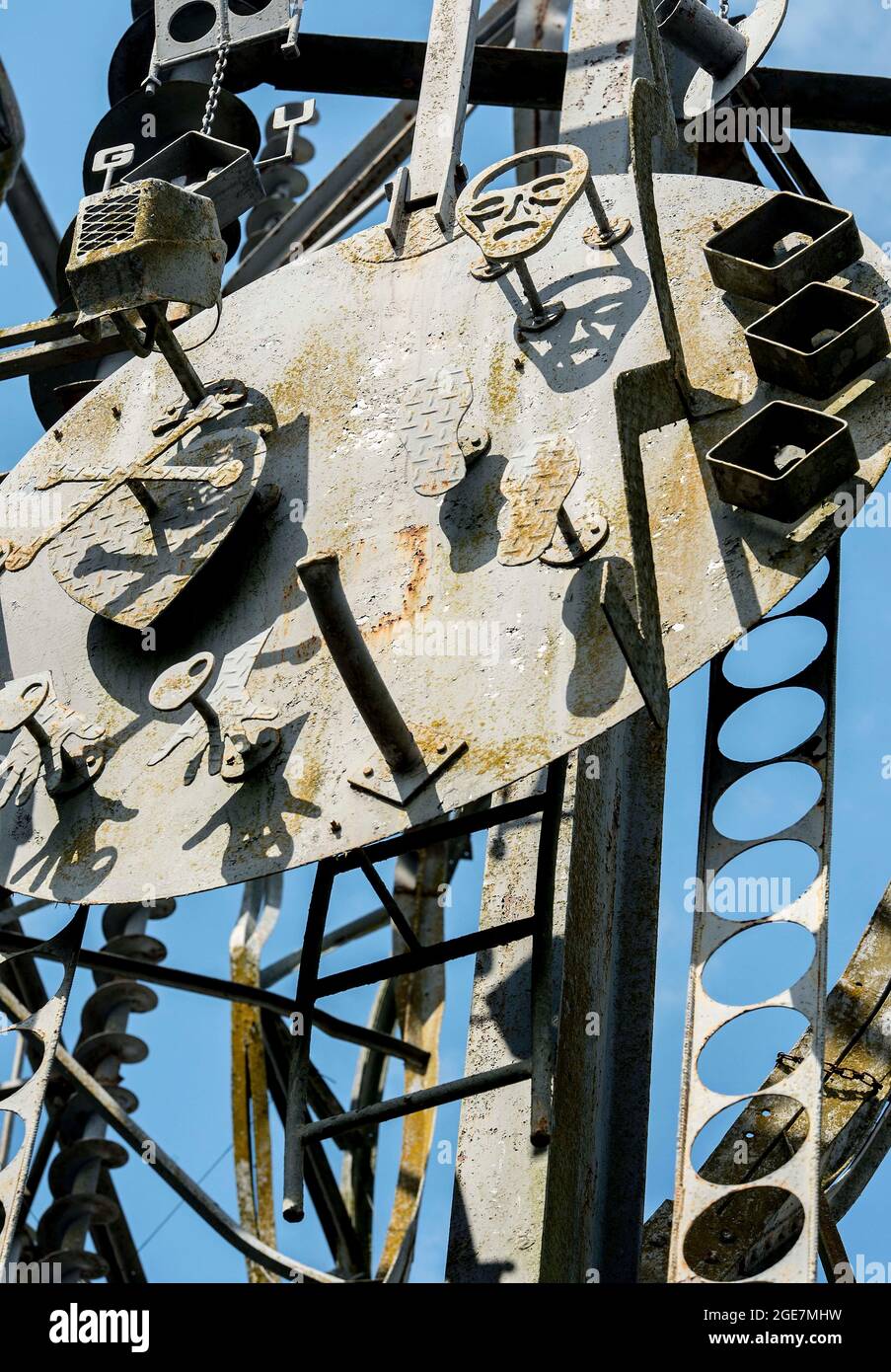 Brownsville, Tennessee, USA. 17th Aug, 2021. Billy Tripp's Mindfield, an enormous assemblage of steel girders and scrap metal by local artist Billy Tripp, has been under construction in this town east of Memphis since 1989. Though less well known than Simon Rodia's Watts Towers in Los Angeles, the Mindfield holds its own as the work of a single-minded and compulsively devoted artist.(Credit Image: © Brian Cahn/ZUMA Press Wire) Stock Photo