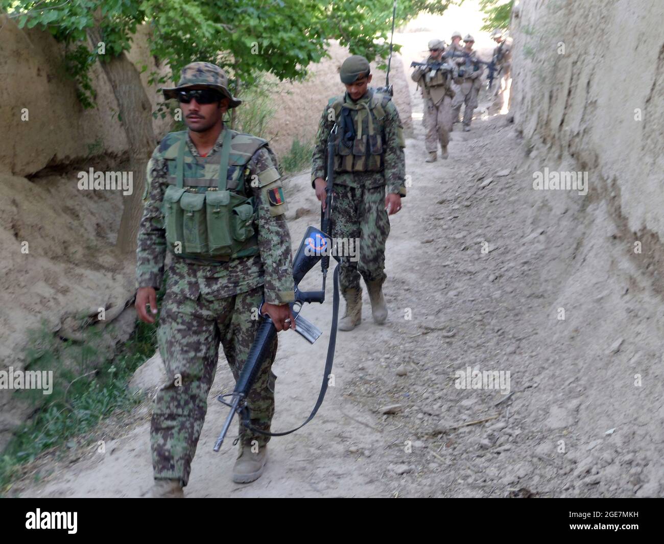 Us marines afghanistan silhouette hi-res stock photography and images ...