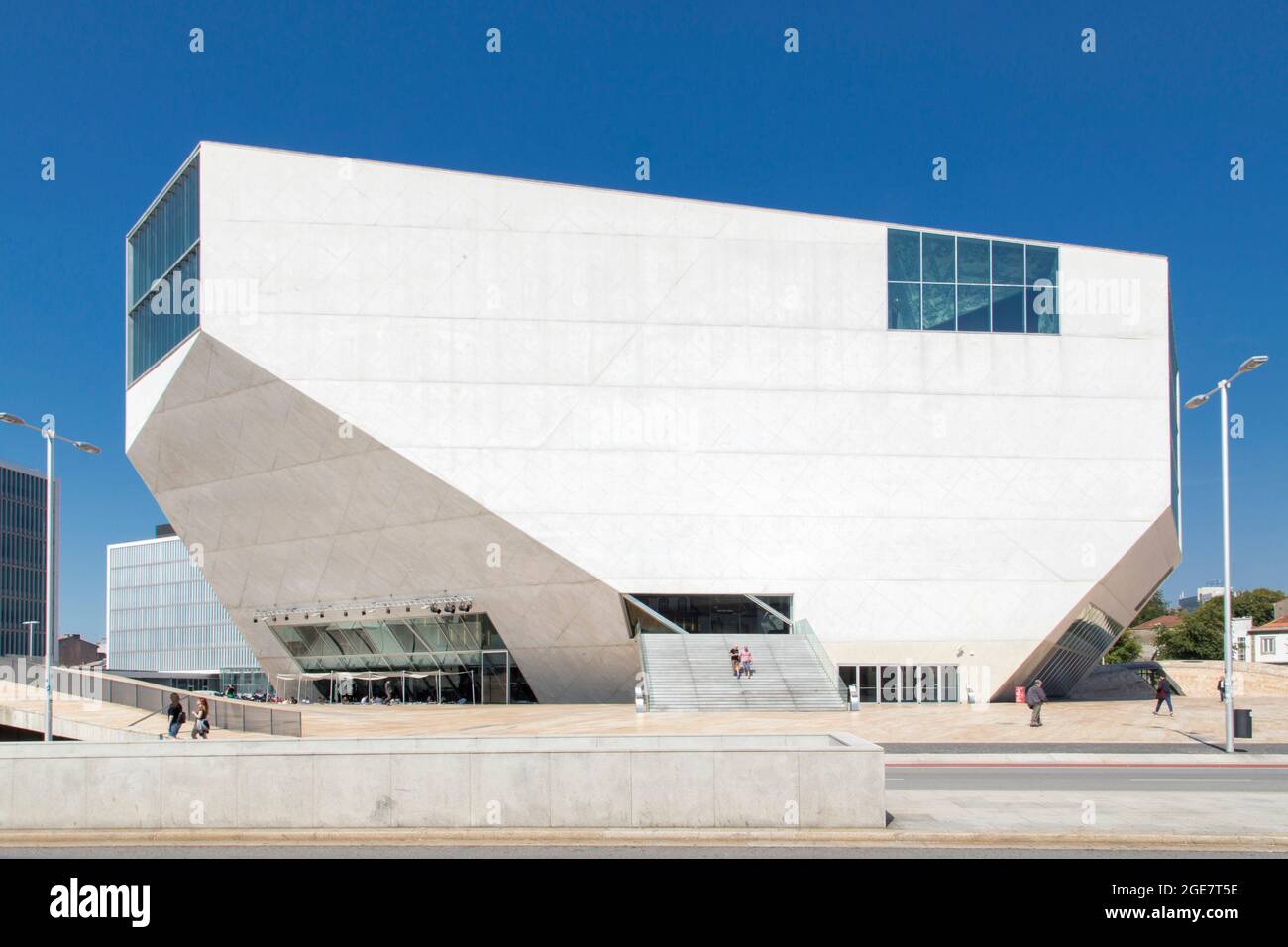 Casa da Música building dedicated to music, public performances, artistic training and creation. Designed by Rem Koolhaas Porto - Portugal  [Casa da M Stock Photo