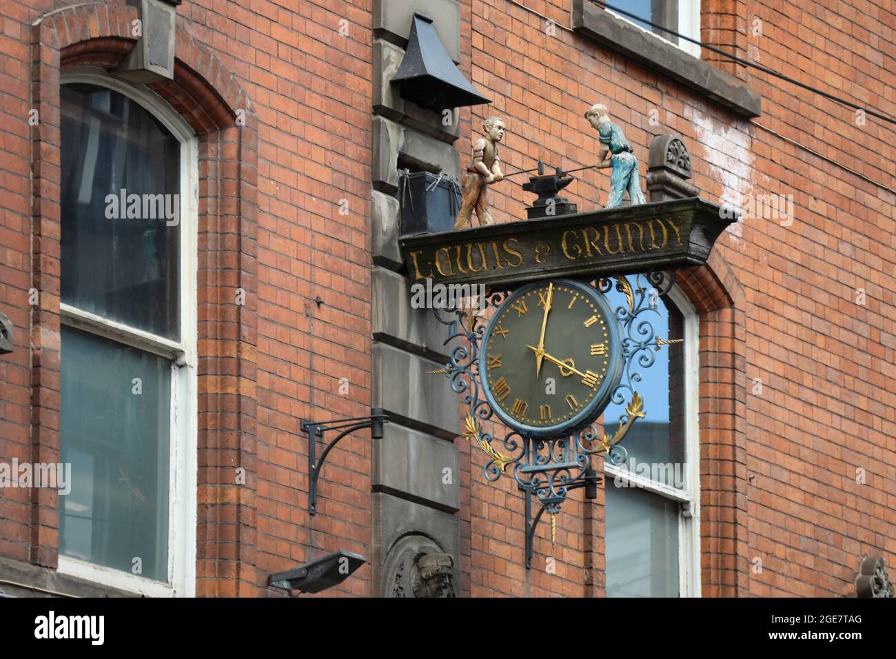 Anvil clock hires stock photography and images Alamy