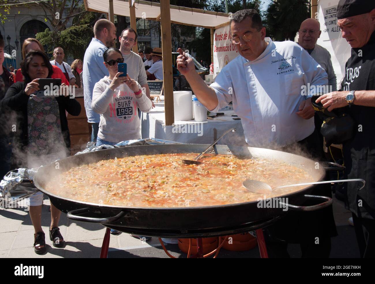 Valencia paella pan hi-res stock photography and images - Alamy
