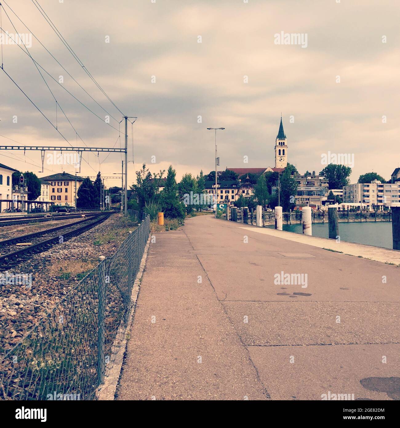 Closeup shot empty pathway hi-res stock photography and images - Alamy