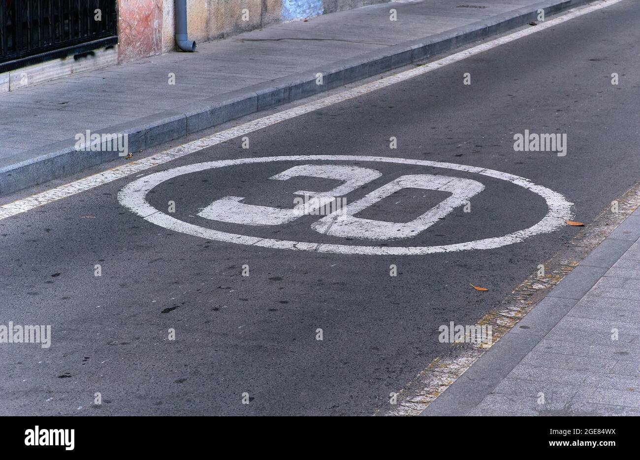 New 30 km per hour speed limit for cars in singlelane urban areas