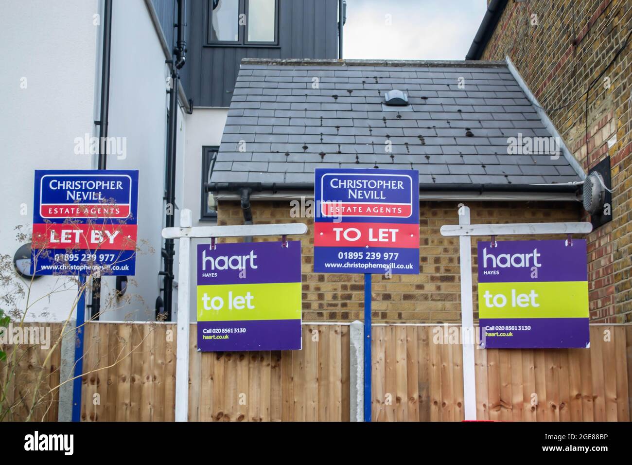 HILLINGDON, LONDON, ENGLAND - 14 August 2021: To let signs outside a property in London Stock Photo