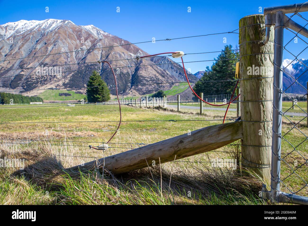 Electric farm fence in the high country, Canterbury, New Zealand Stock Photo
