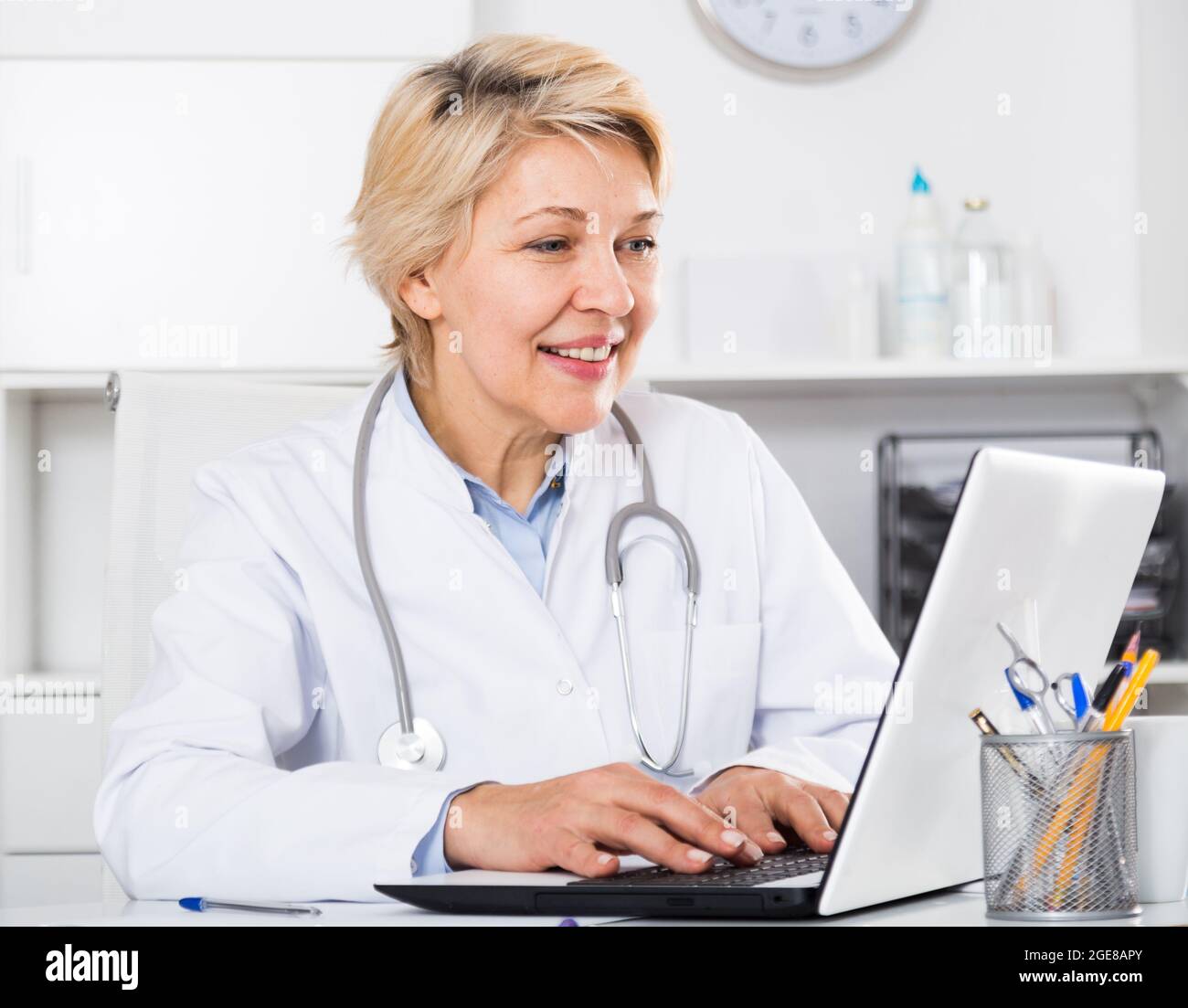 Hospital gown woman doctor hi-res stock photography and images - Alamy
