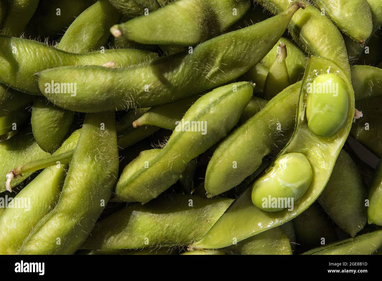 Green soya beans hi-res stock photography and images - Alamy