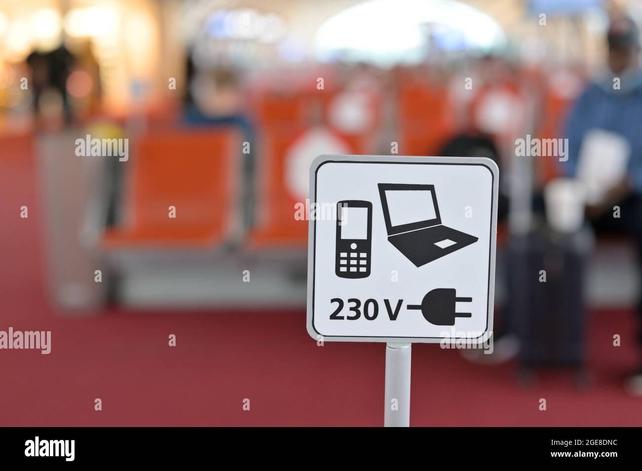 Charles de gaulle airport sign hires stock photography and images Alamy