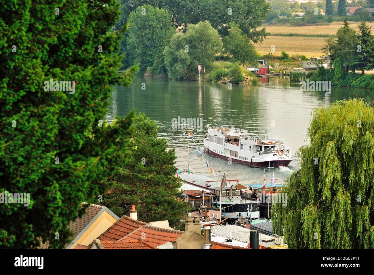 FRANCE, YVELINES (78) CONFLANS-SAINTE-HONORINE, HARBOUR ON SEINE RIVER Stock Photo