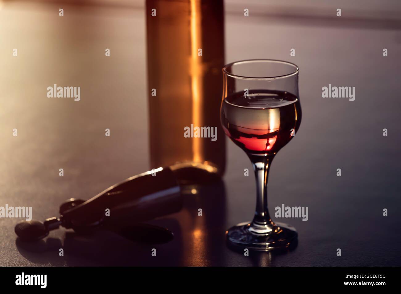 https://c8.alamy.com/comp/2GE8T5G/wine-tasting-experience-at-the-wine-bar-red-wine-on-the-table-2GE8T5G.jpg