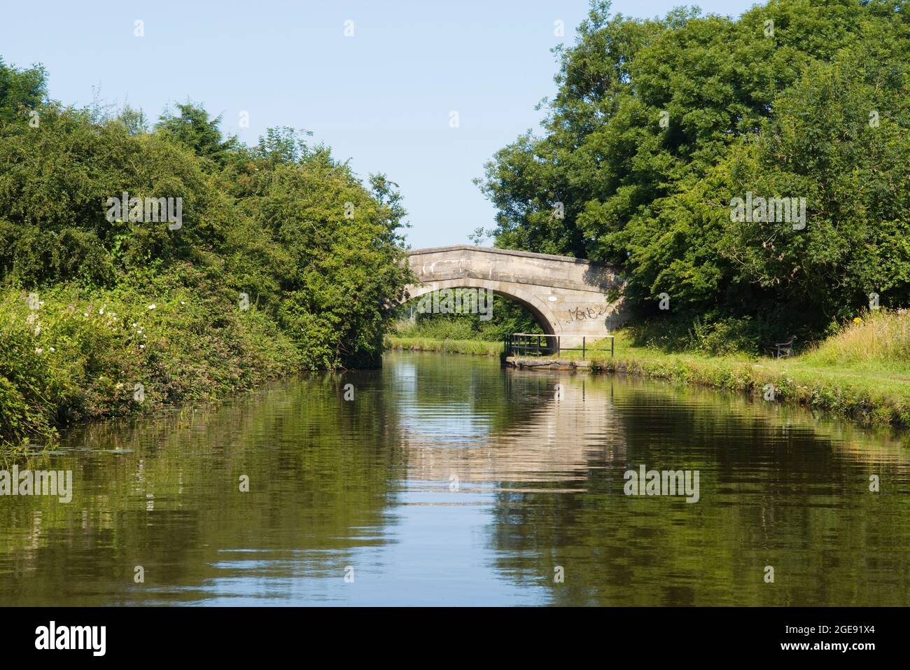 Bridge 35 on the Leeds & Liverpool canal near Burscough Stock Photo